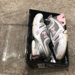 Women’s under armour tennis shoes